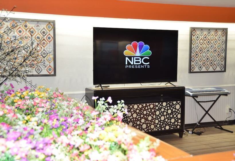 فندق Howard Johnson By Wyndham Yuma