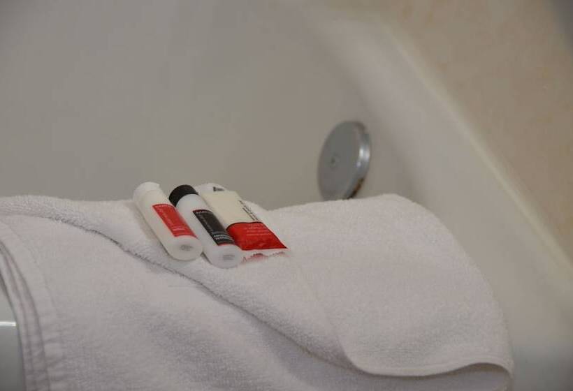 فندق Howard Johnson By Wyndham Yuma