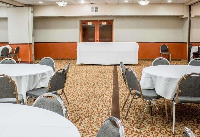 酒店 Norwood Inn & Suites North Conference Center