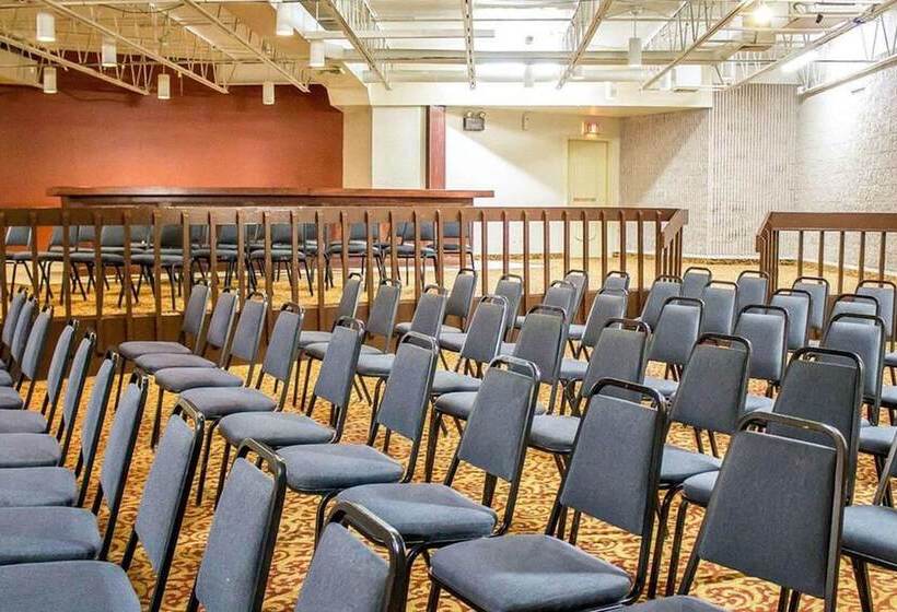 酒店 Norwood Inn & Suites North Conference Center