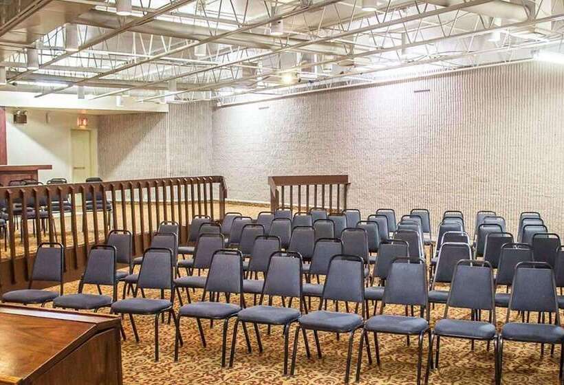 酒店 Norwood Inn & Suites North Conference Center