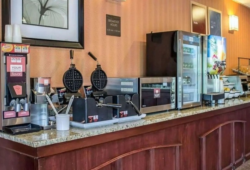 酒店 Norwood Inn & Suites North Conference Center