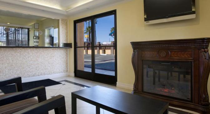 酒店 Orange Show Inn