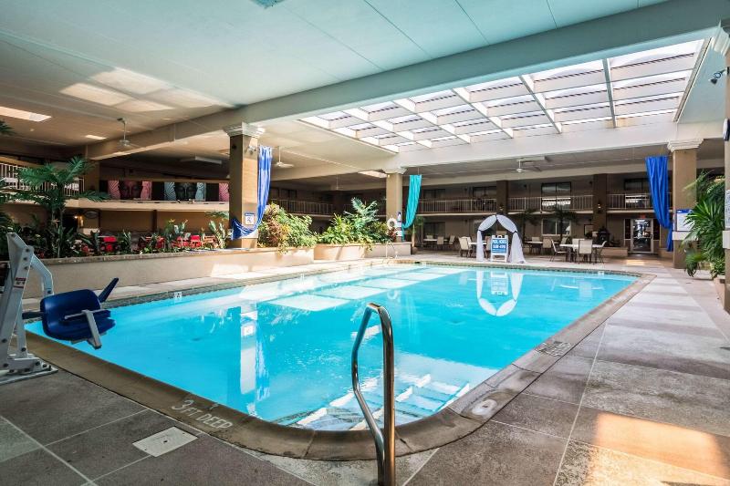 فندق Plaza Inn & Suites