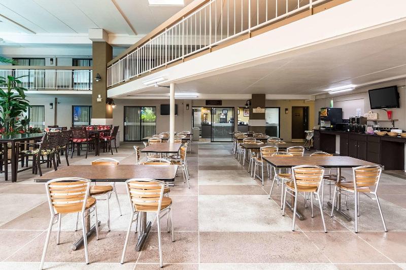 فندق Plaza Inn & Suites