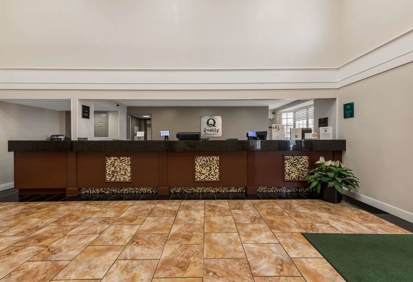 호텔 Quality Inn Airport