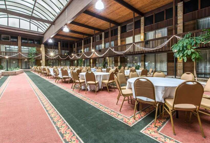 ホテル Quality Inn & Conference Center