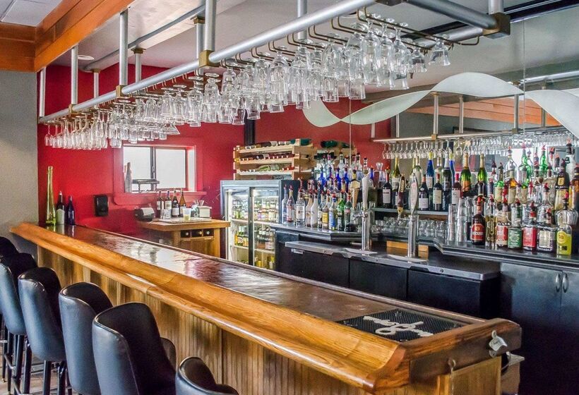 בית מלון כפרי Quality Inn & Suites Pensacola Bayview