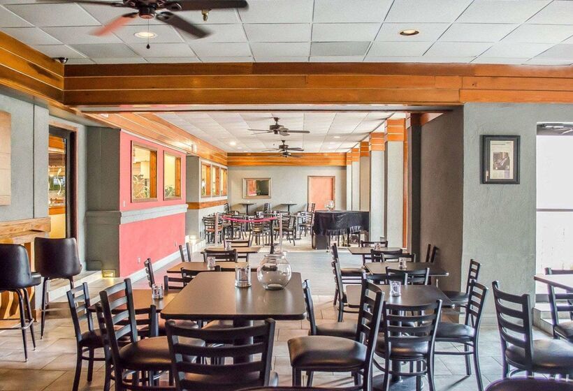 בית מלון כפרי Quality Inn & Suites Pensacola Bayview