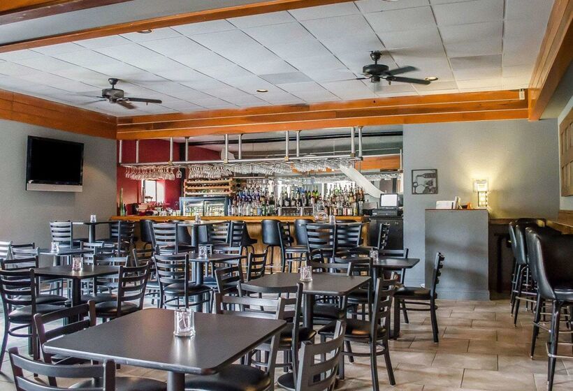 בית מלון כפרי Quality Inn & Suites Pensacola Bayview