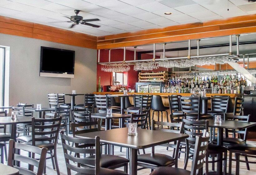 בית מלון כפרי Quality Inn & Suites Pensacola Bayview