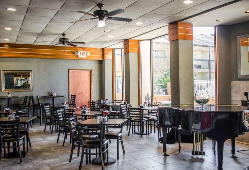 בית מלון כפרי Quality Inn & Suites Pensacola Bayview