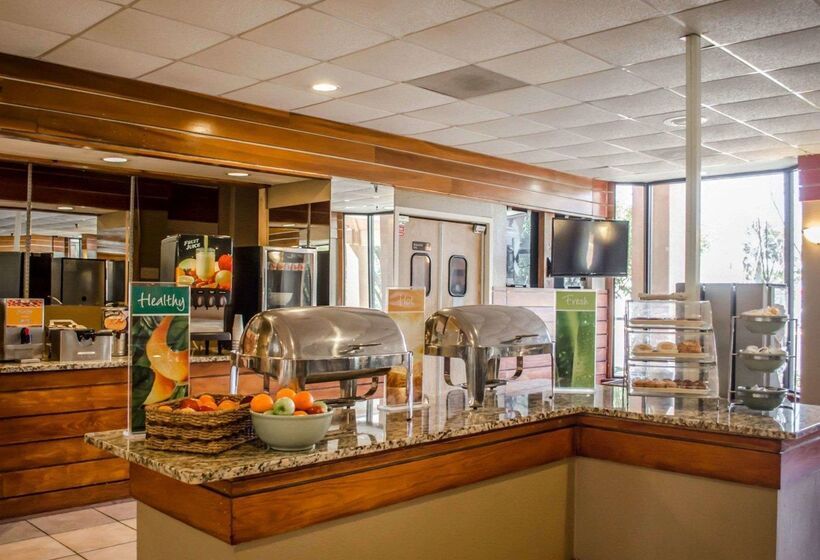 בית מלון כפרי Quality Inn & Suites Pensacola Bayview