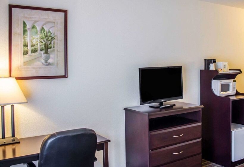 בית מלון כפרי Quality Inn & Suites Pensacola Bayview