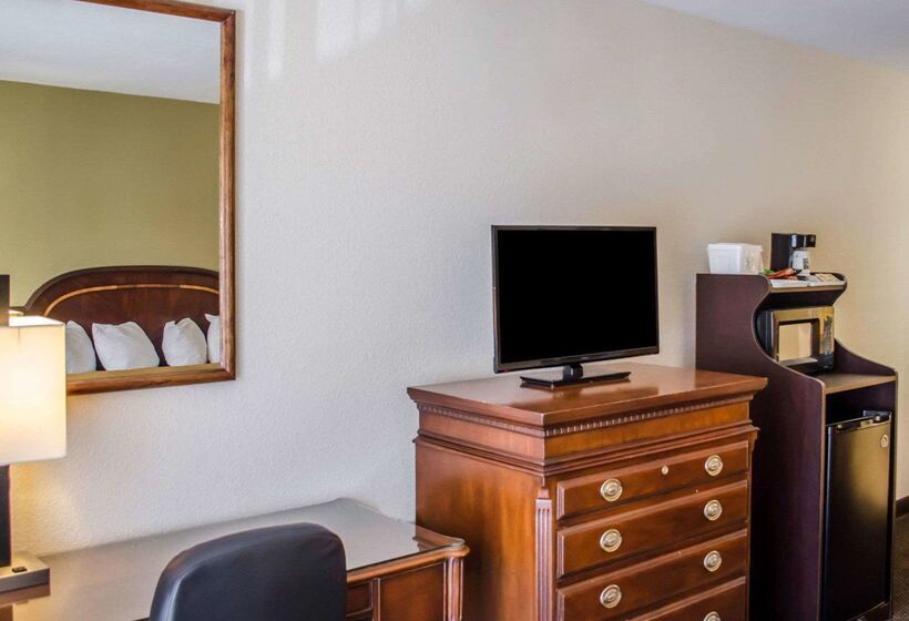 בית מלון כפרי Quality Inn & Suites Pensacola Bayview