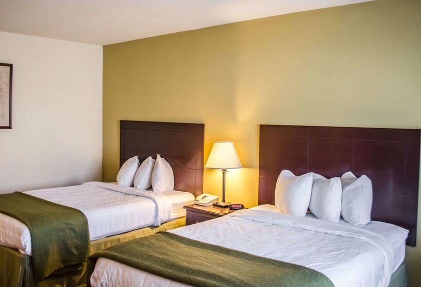 בית מלון כפרי Quality Inn & Suites Pensacola Bayview