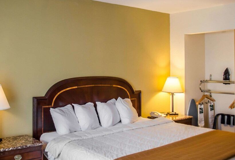 בית מלון כפרי Quality Inn & Suites Pensacola Bayview