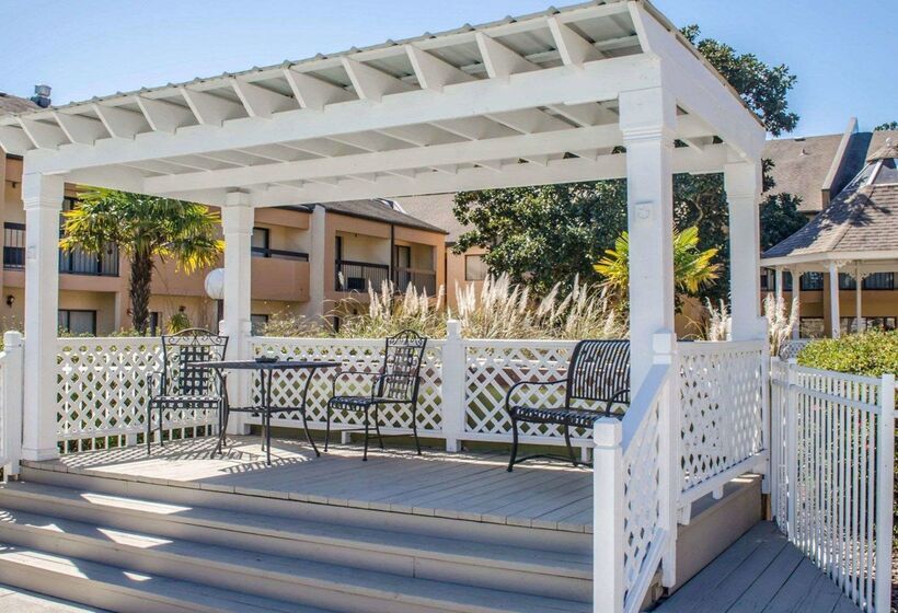 בית מלון כפרי Quality Inn & Suites Pensacola Bayview
