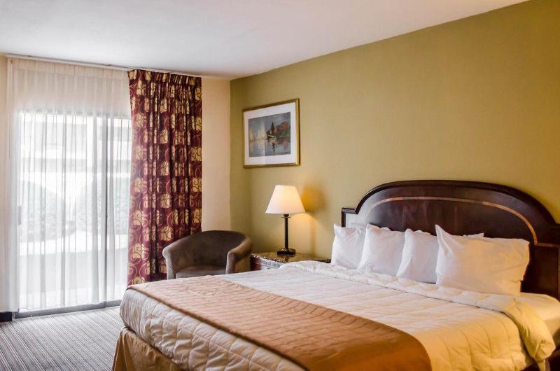 בית מלון כפרי Quality Inn & Suites Pensacola Bayview