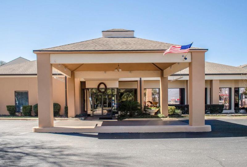 בית מלון כפרי Quality Inn & Suites Pensacola Bayview