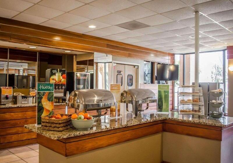 בית מלון כפרי Quality Inn & Suites Pensacola Bayview