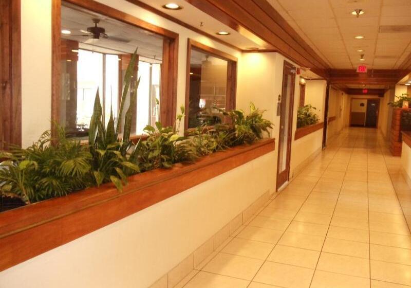 בית מלון כפרי Quality Inn & Suites Pensacola Bayview