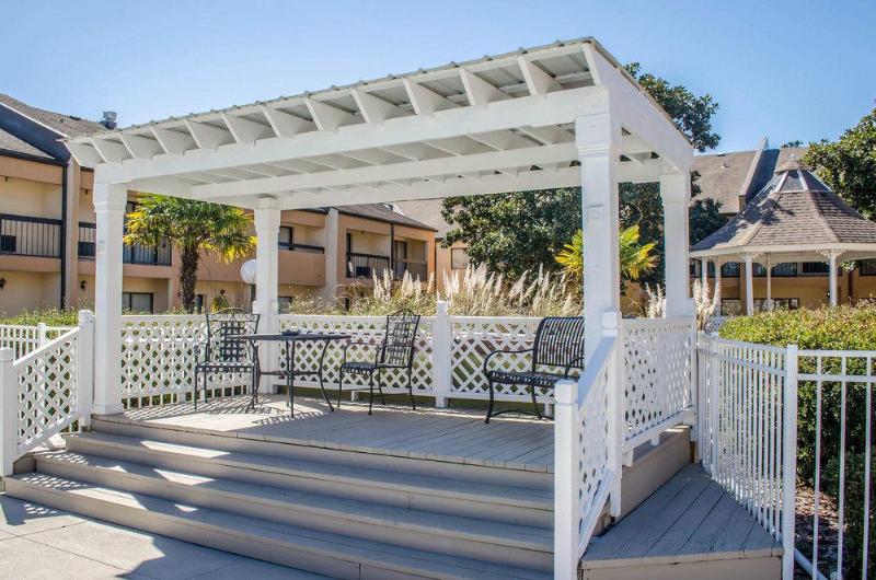 בית מלון כפרי Quality Inn & Suites Pensacola Bayview