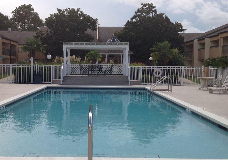 בית מלון כפרי Quality Inn & Suites Pensacola Bayview