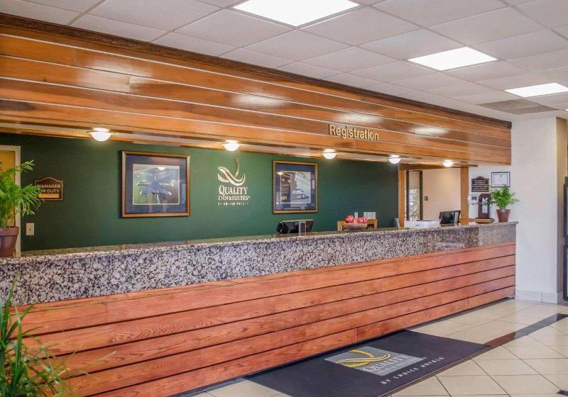 בית מלון כפרי Quality Inn & Suites Pensacola Bayview