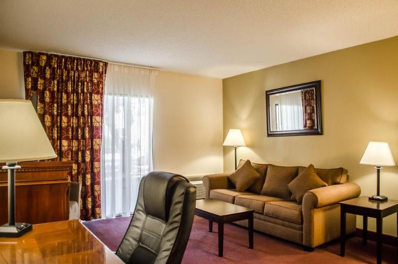 בית מלון כפרי Quality Inn & Suites Pensacola Bayview