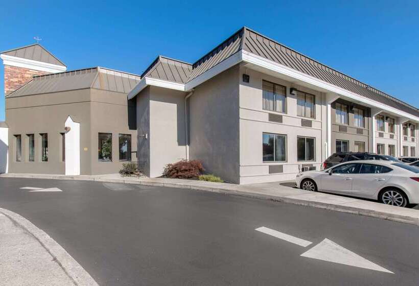 Отель Quality Inn Harrisburg Downtown Riverfront