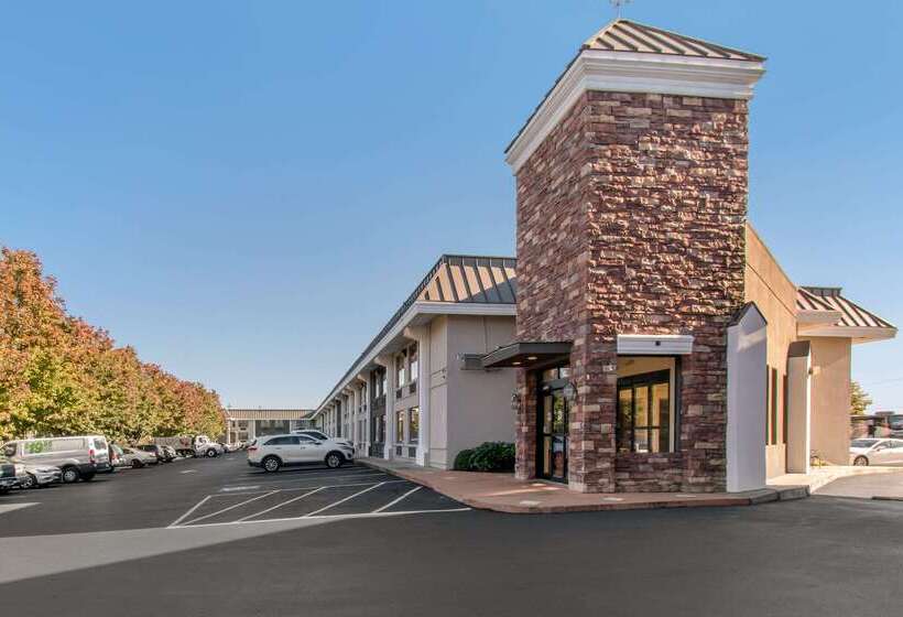 Отель Quality Inn Harrisburg Downtown Riverfront