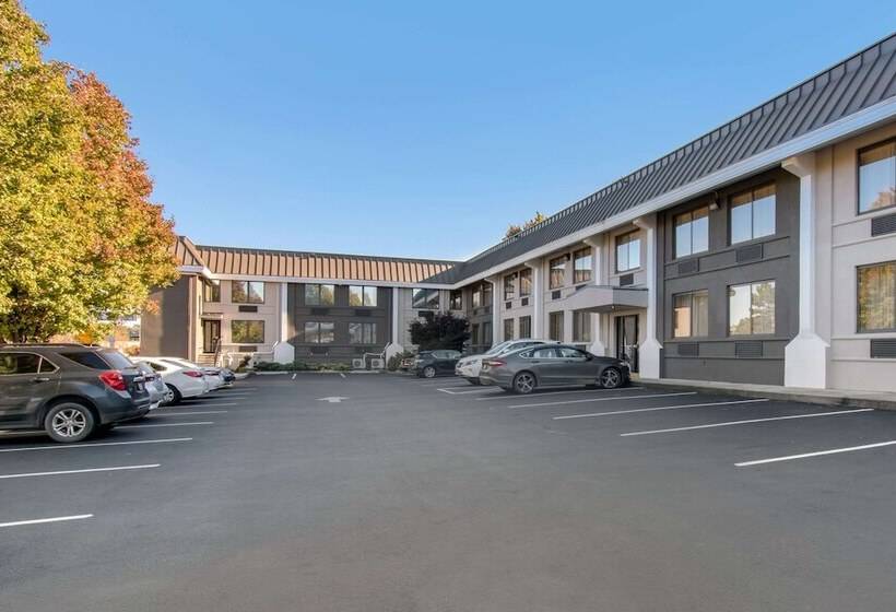 Отель Quality Inn Harrisburg Downtown Riverfront