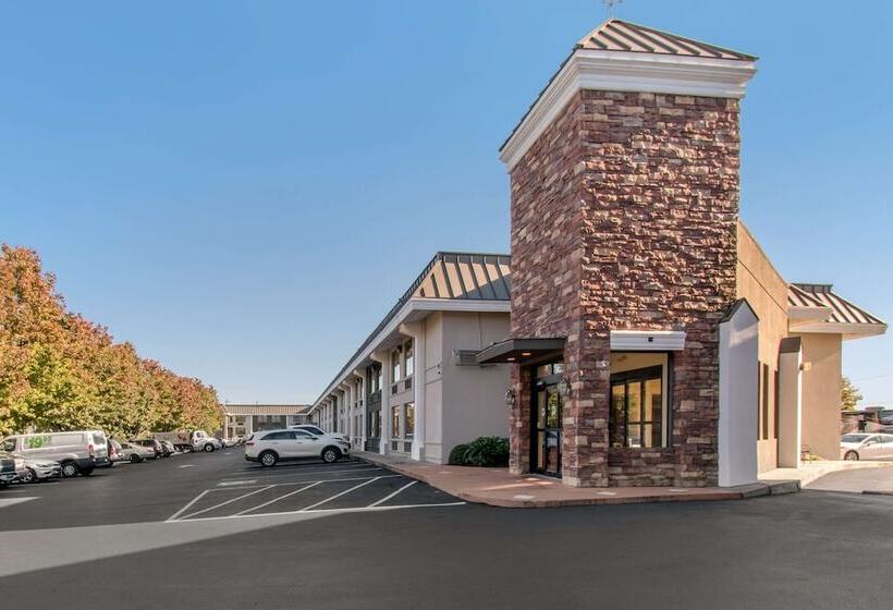 Отель Quality Inn Harrisburg Downtown Riverfront