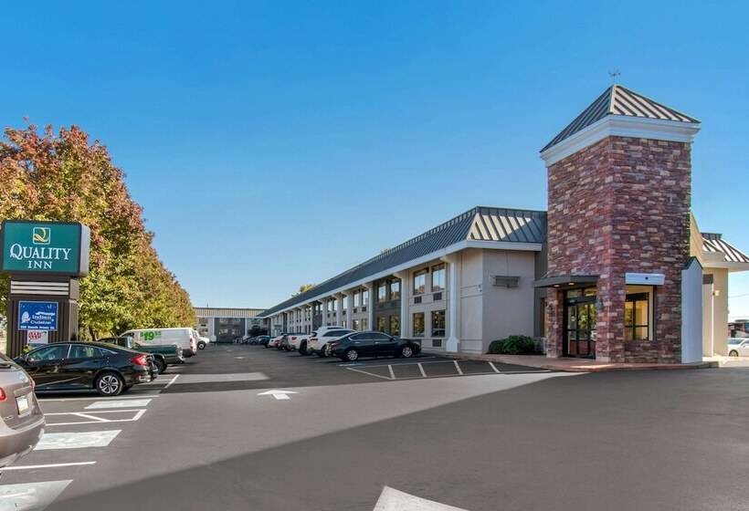 Отель Quality Inn Harrisburg Downtown Riverfront