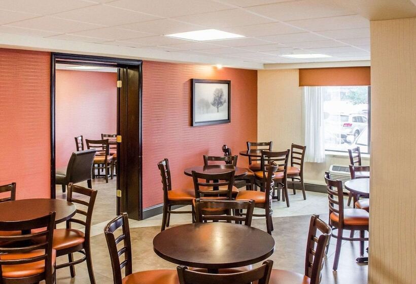 Отель Quality Inn Harrisburg Downtown Riverfront