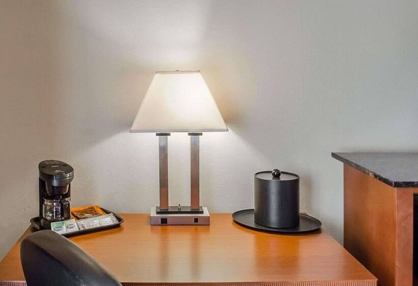 Отель Quality Inn Harrisburg Downtown Riverfront