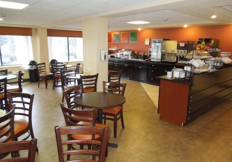 Отель Quality Inn Harrisburg Downtown Riverfront