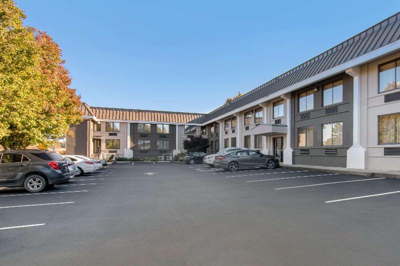 Отель Quality Inn Harrisburg Downtown Riverfront