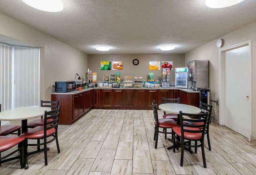 هتل Quality Inn & Suites Des Moines   Merle Hay Road