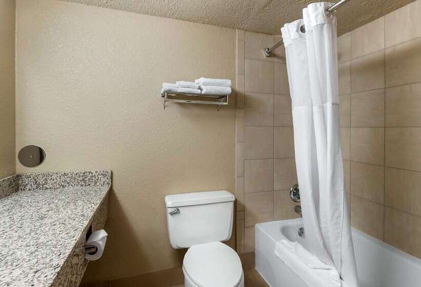 酒店 Quality Inn & Suites Des Moines   Merle Hay Road