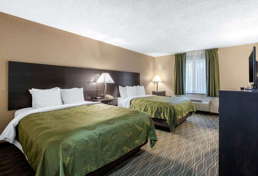 هتل Quality Inn & Suites Des Moines   Merle Hay Road