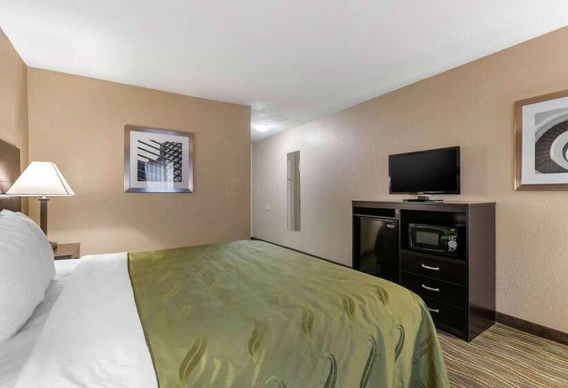 هتل Quality Inn & Suites Des Moines   Merle Hay Road