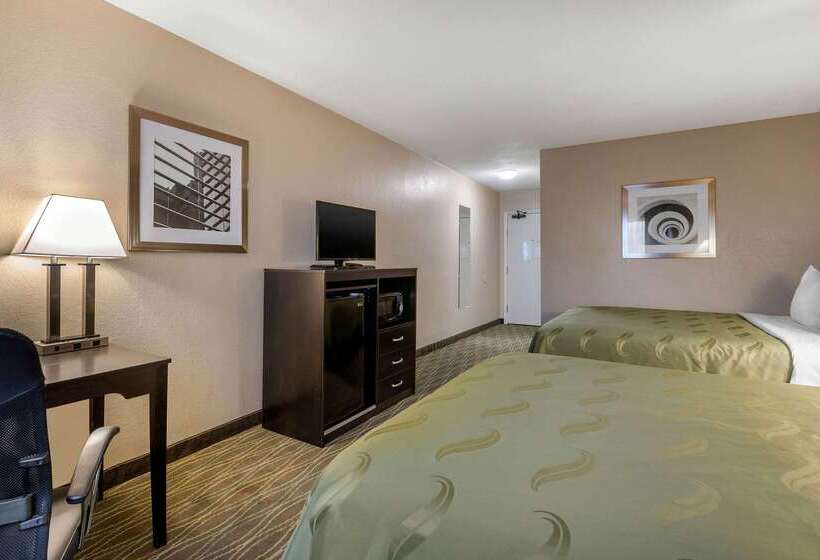 هتل Quality Inn & Suites Des Moines   Merle Hay Road