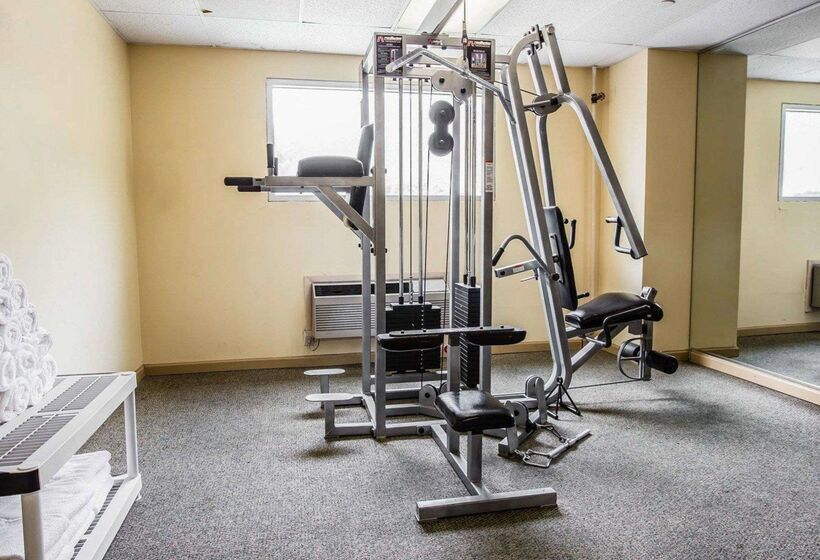 בית מלון כפרי Quality Inn & Suites Greensborohigh Point