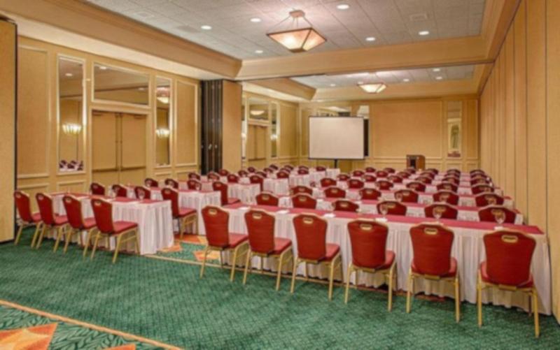 هتل Radisson  Austin –university