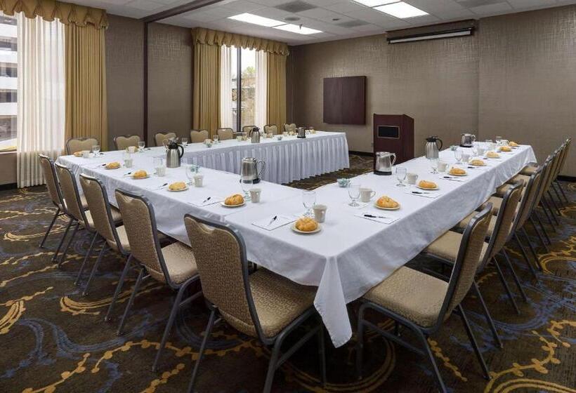 Radisson Hotel Bismarck