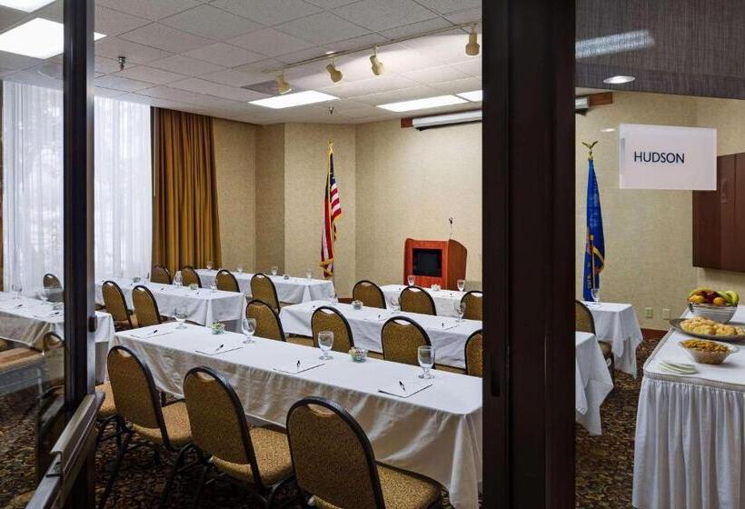 Radisson Hotel Bismarck