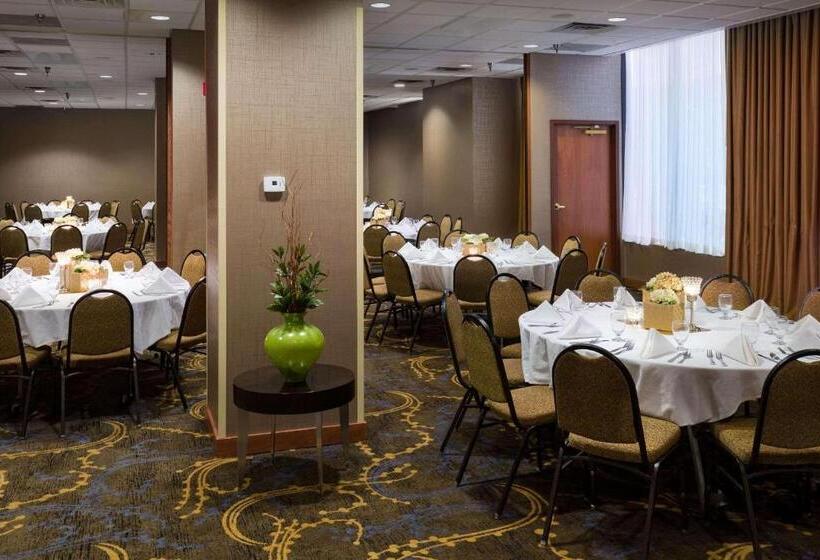 Radisson Hotel Bismarck