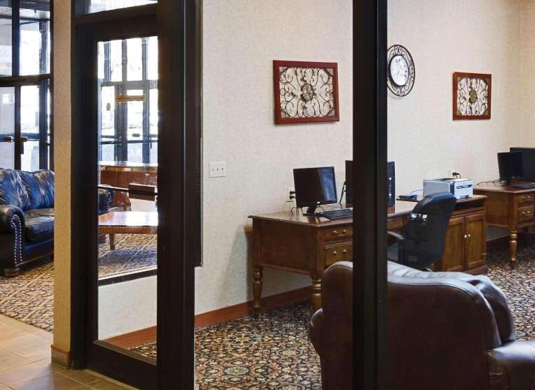 Radisson Hotel Bismarck